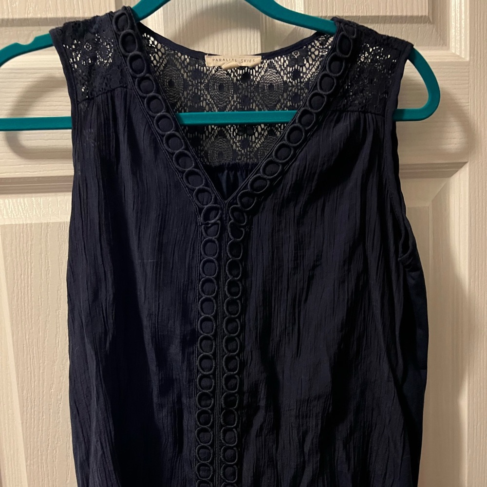 Sleeveless navy top, small